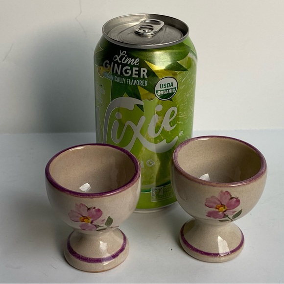 2 Egg Cups Pottery Signed Beige Pink Trim Flowers EUC Breakfast Eggs Easter - Picture 9 of 16